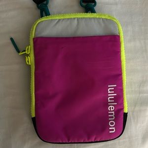 Lululemon side phone/wallet bag